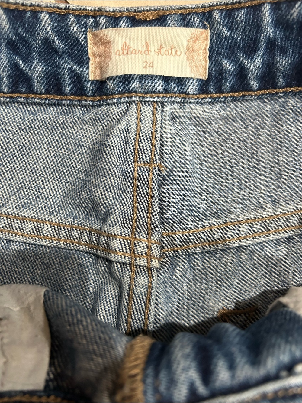 Altar'd State Blue Distressed Straight-Leg Women’s Jeans - Picture 4 of 9